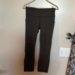 Lulu Lemon 3/4 length leggings size 2